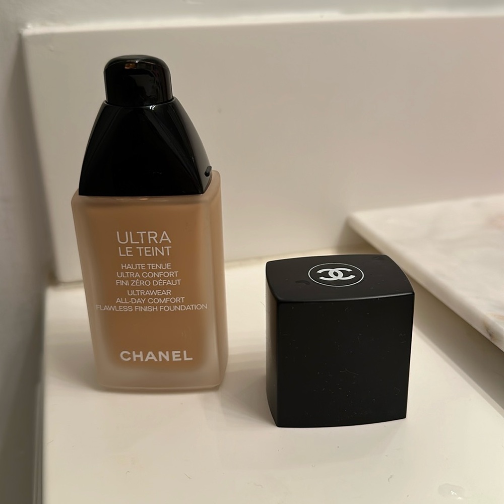 Barely used, wrong shade! Beautiful Chanel face foundation